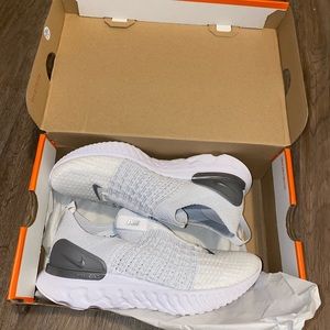 SOLD - Nike Phantom Run Flyknit Sneakers